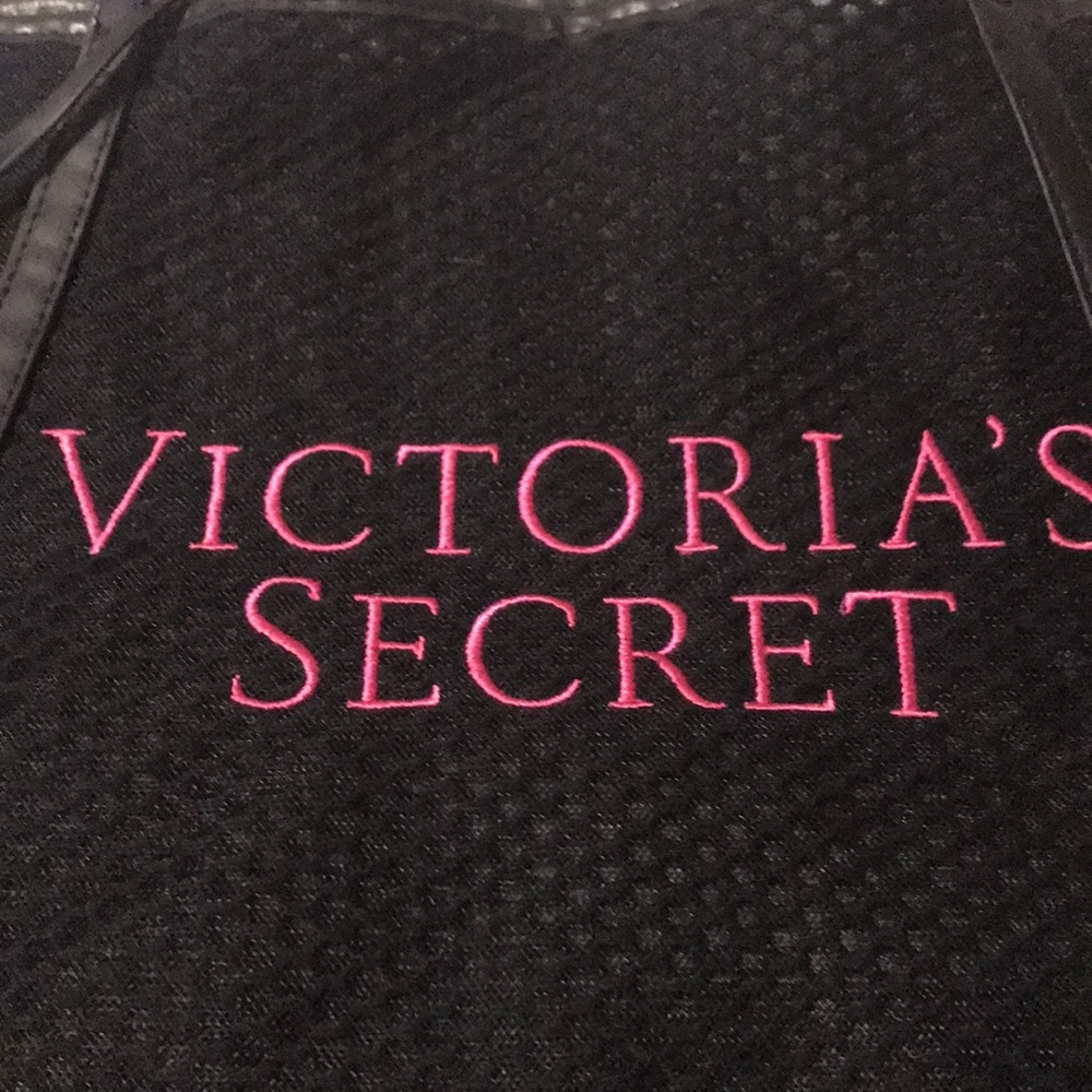Victoria’s Secret Large Vegan Leather and Mesh tote NWOT - Picture 2 of 8